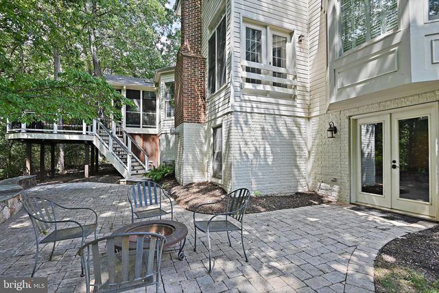 1832 FOXSTONE DR, Vienna, VA 22182