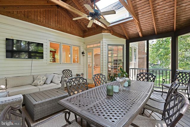 1832 FOXSTONE DR, Vienna, VA 22182