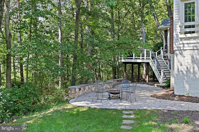 1832 FOXSTONE DR, Vienna, VA 22182