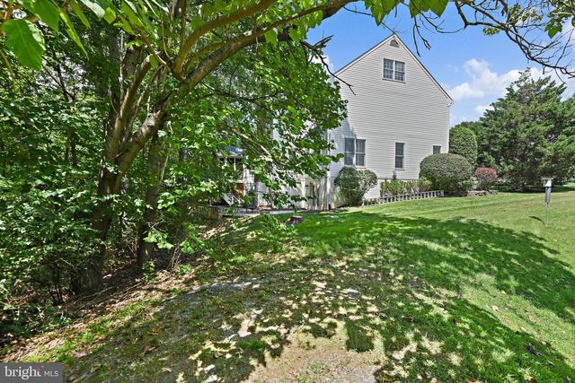 1832 FOXSTONE DR, Vienna, VA 22182