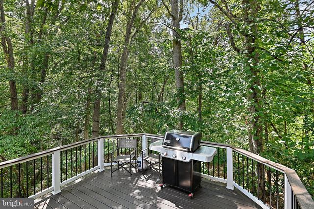 1832 FOXSTONE DR, Vienna, VA 22182