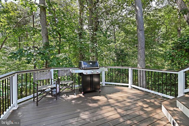 1832 FOXSTONE DR, Vienna, VA 22182