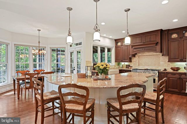 1832 FOXSTONE DR, Vienna, VA 22182