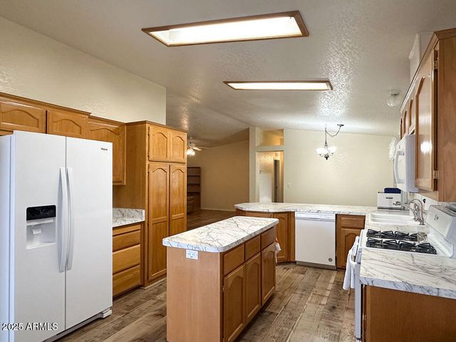 2054 N THORNTON Road 140, Casa Grande, AZ 85122