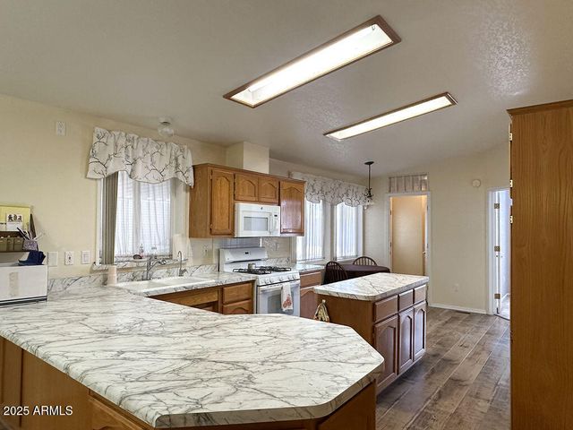 2054 N THORNTON Road 140, Casa Grande, AZ 85122