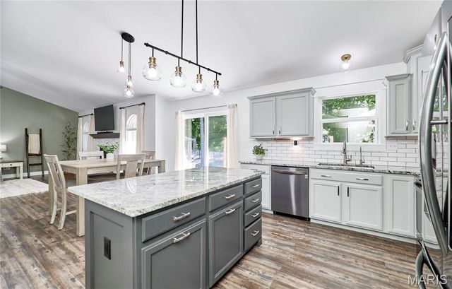 2062 Great Oaks Valley Drive, Wentzville, MO 63385
