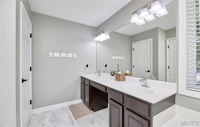 2062 Great Oaks Valley Drive, Wentzville, MO 63385