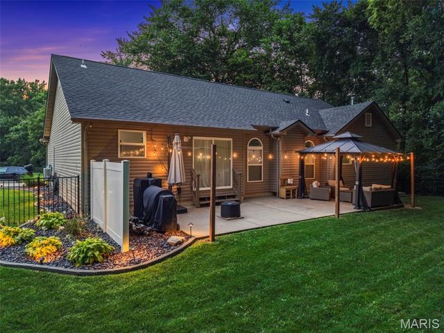 2062 Great Oaks Valley Drive, Wentzville, MO 63385