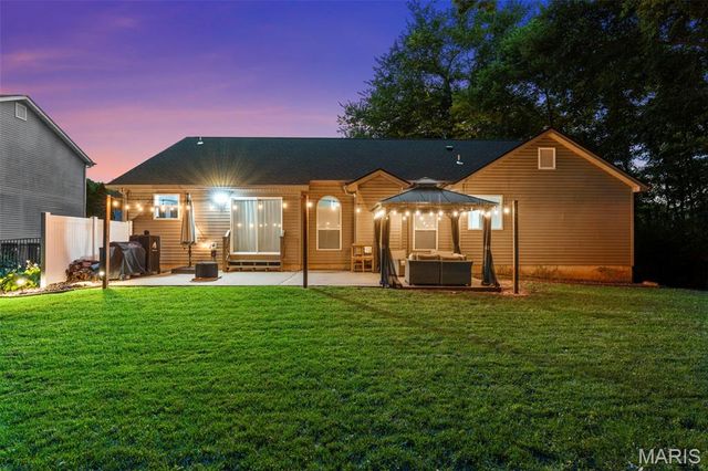2062 Great Oaks Valley Drive, Wentzville, MO 63385
