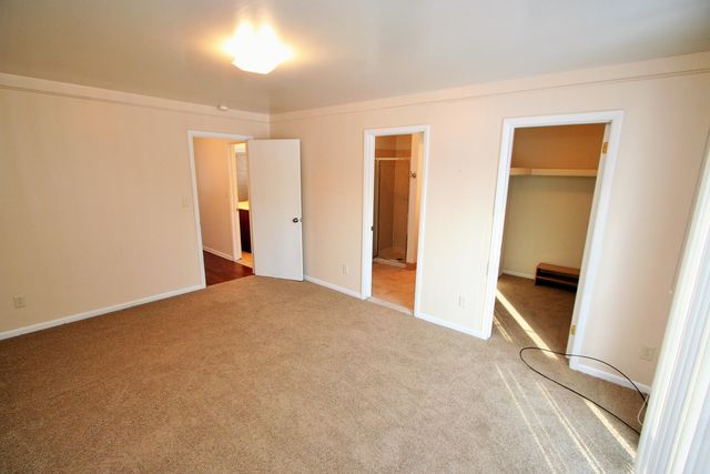 22987 W 13 Mile Road, Beverly Hills, MI 48025