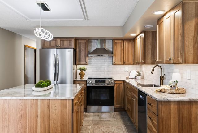 71 Marcin Hill, Burnsville, MN 55337