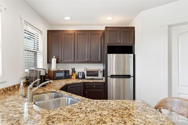 965 Grandview Peaks Drive, Nebo, NC 28761