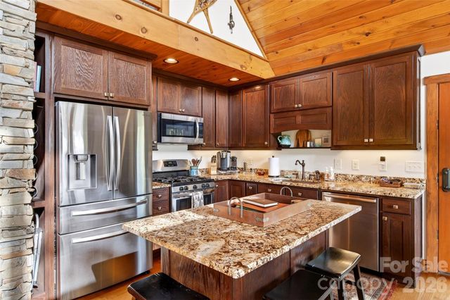 965 Grandview Peaks Drive, Nebo, NC 28761