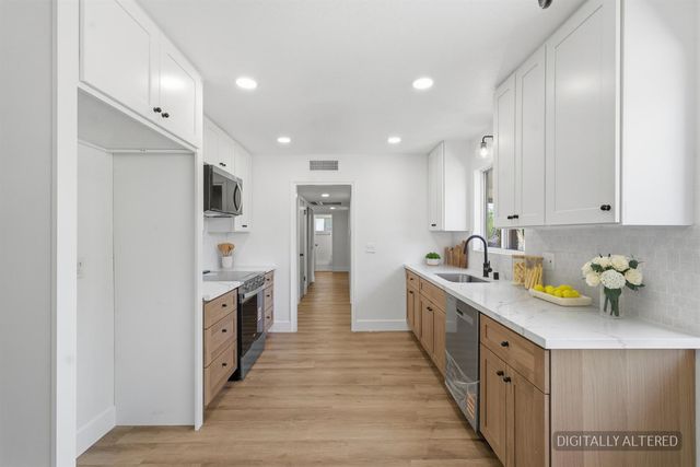 1295 E Almendra Drive, Fresno, CA 93710