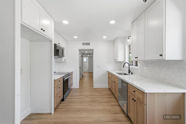 1295 E Almendra Drive, Fresno, CA 93710