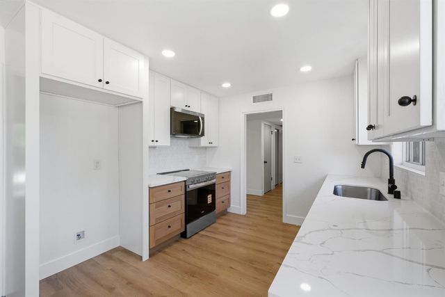 1295 E Almendra Drive, Fresno, CA 93710