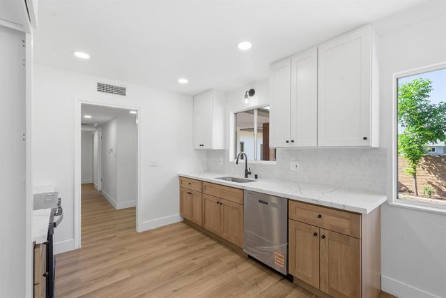 1295 E Almendra Drive, Fresno, CA 93710