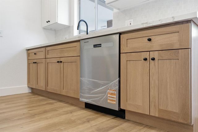 1295 E Almendra Drive, Fresno, CA 93710