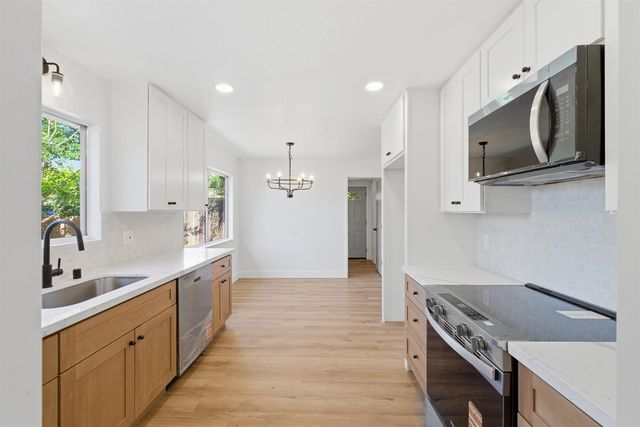 1295 E Almendra Drive, Fresno, CA 93710