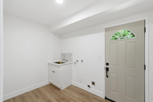 1295 E Almendra Drive, Fresno, CA 93710