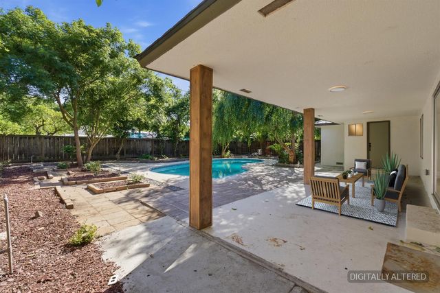 1295 E Almendra Drive, Fresno, CA 93710