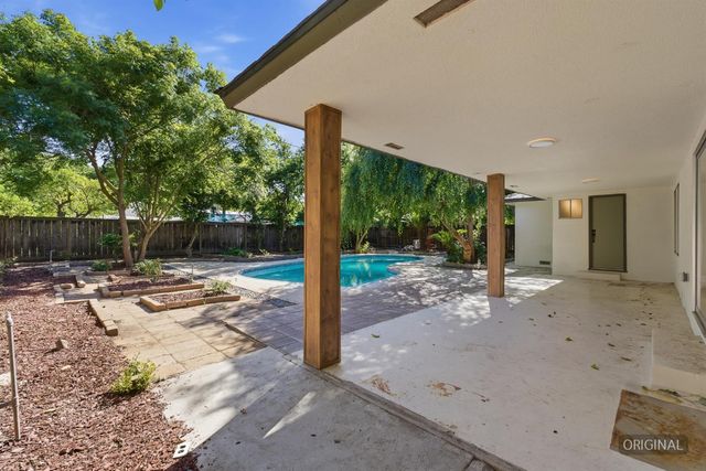 1295 E Almendra Drive, Fresno, CA 93710