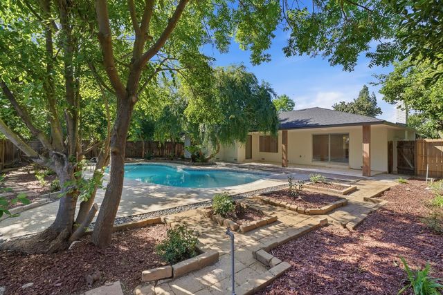 1295 E Almendra Drive, Fresno, CA 93710