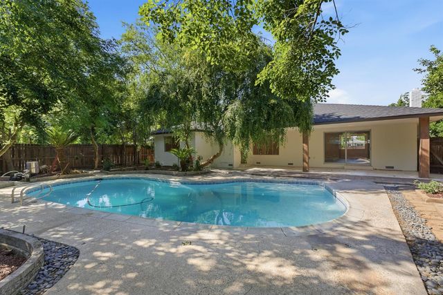 1295 E Almendra Drive, Fresno, CA 93710