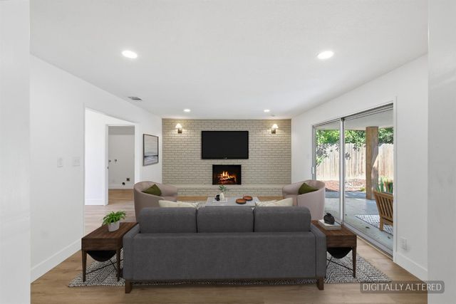 1295 E Almendra Drive, Fresno, CA 93710