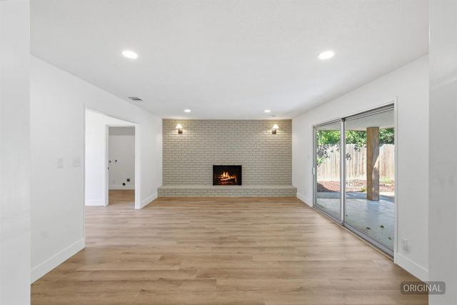 1295 E Almendra Drive, Fresno, CA 93710