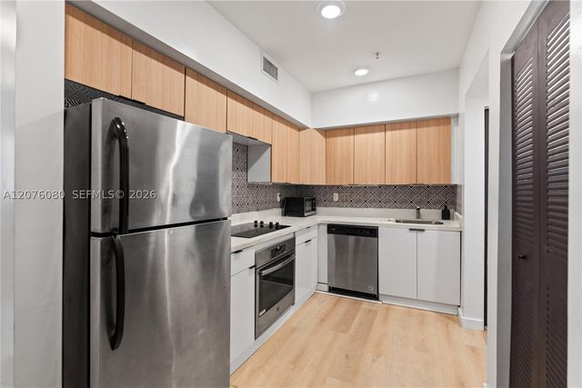 810 7th St 102, Miami Beach, FL 33139