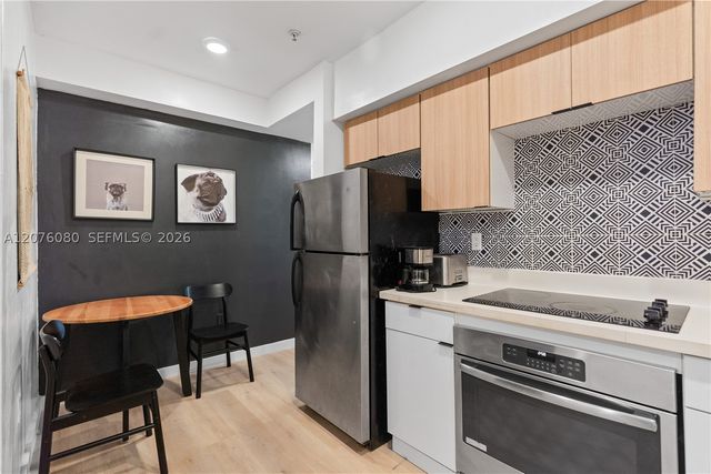 810 7th St 102, Miami Beach, FL 33139