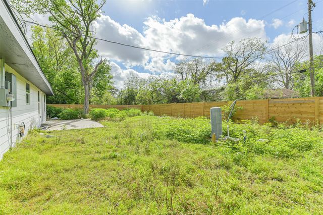 209 Leago Street, Houston, TX 77022