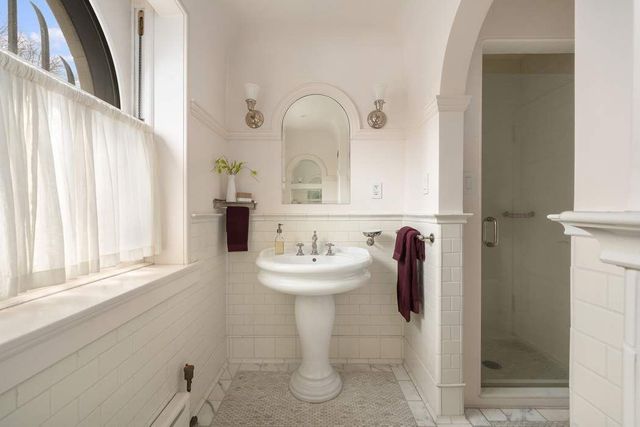 41 Riverside Drive, New York City, NY 10023