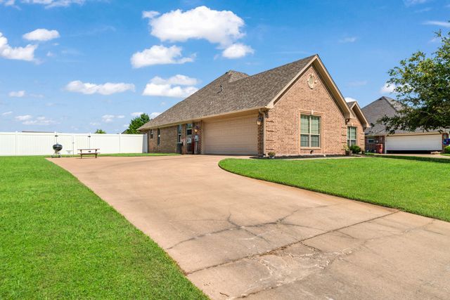 1810 Meadowview Drive, Reno, TX 75462