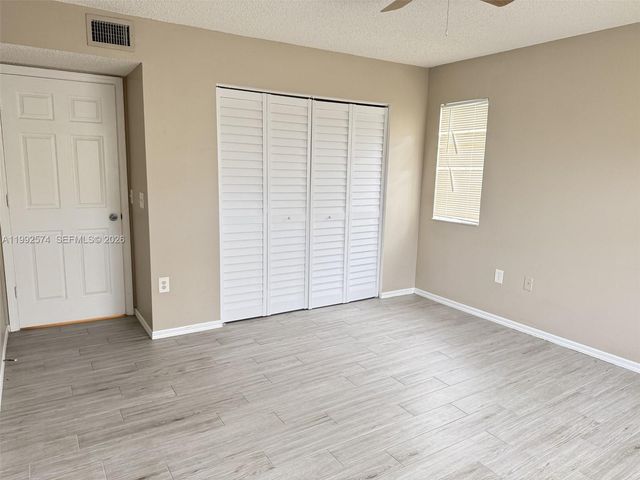 5015 Wiles Rd 207, Coconut Creek, FL 33073