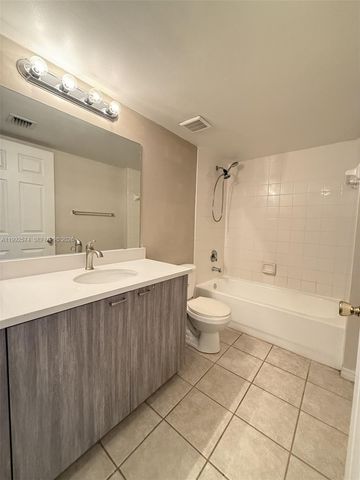 5015 Wiles Rd 207, Coconut Creek, FL 33073