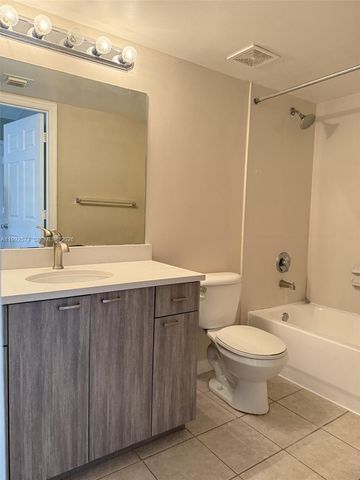 5015 Wiles Rd 207, Coconut Creek, FL 33073