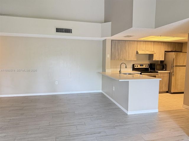 5015 Wiles Rd 207, Coconut Creek, FL 33073