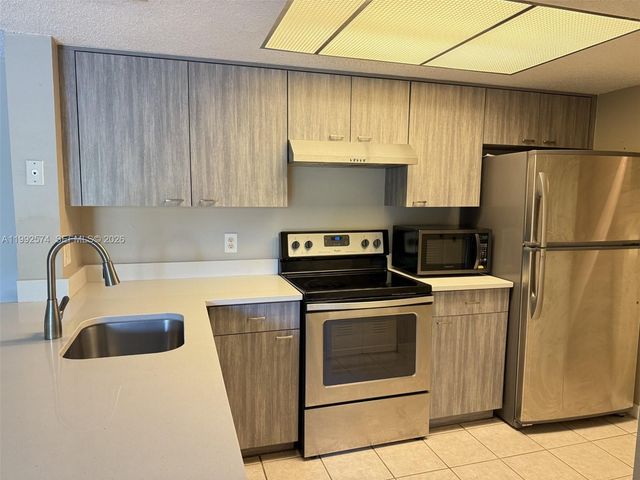 5015 Wiles Rd 207, Coconut Creek, FL 33073