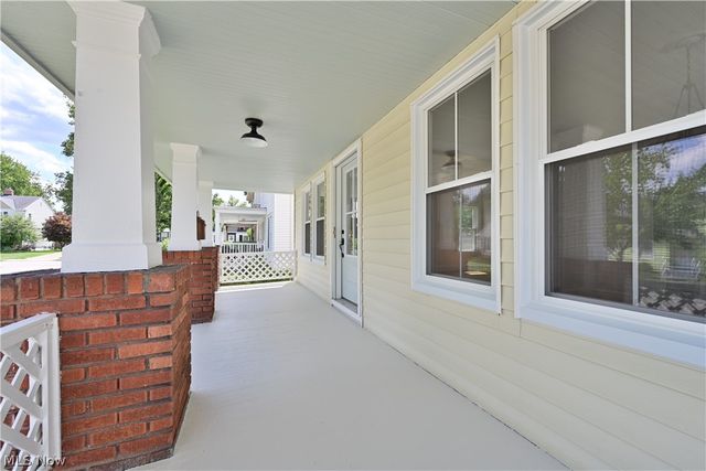 2096 Reveley Avenue, Lakewood, OH 44107