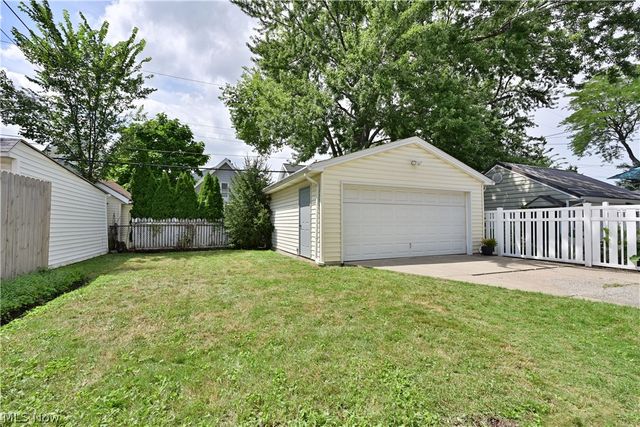 2096 Reveley Avenue, Lakewood, OH 44107