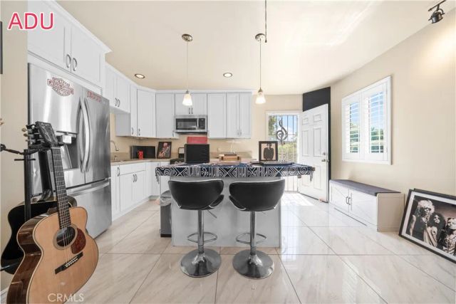 818 W Bonnie Brae Court, Ontario, CA 91762