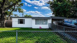 5632 SW 39th St, West Park, FL 33023