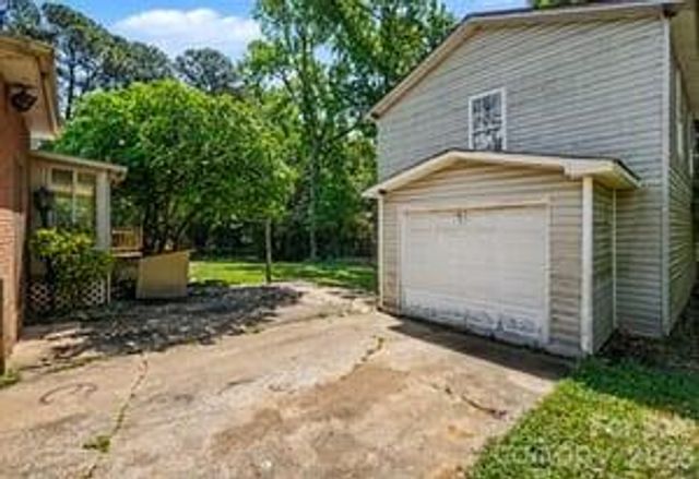 7040 Idlewild Road, Charlotte, NC 28212