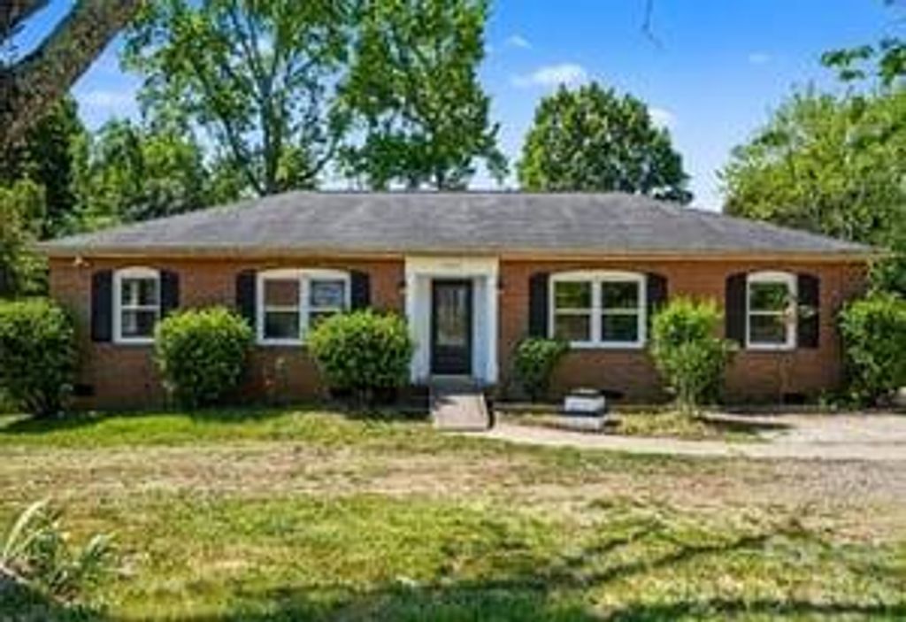 7040 Idlewild Road, Charlotte, NC 28212