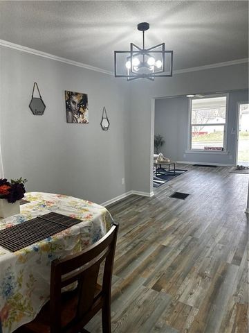 826 S Cottage Street, Independence, MO 64050