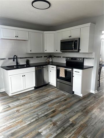 826 S Cottage Street, Independence, MO 64050