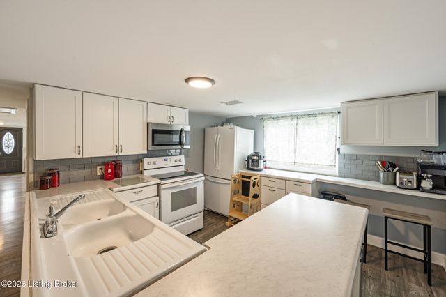 4152 Hickman Ave, Louisville, KY 40213
