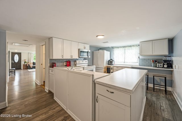 4152 Hickman Ave, Louisville, KY 40213
